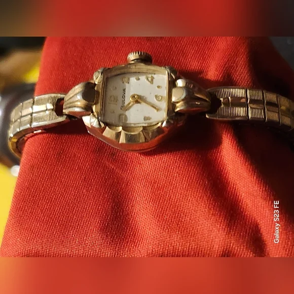 Vintage 50s Bulova M6. 10kt R.G.F ladies watch - Picture 2 of 5